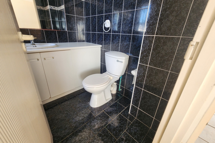 5 Bedroom Property for Sale in Wavecrest Eastern Cape